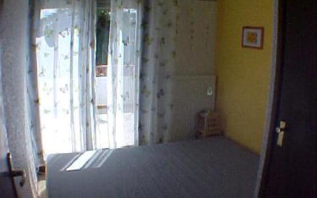 010 Segre Apt