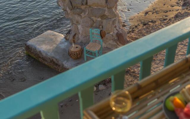 Turquoise Boathouse in Klima II