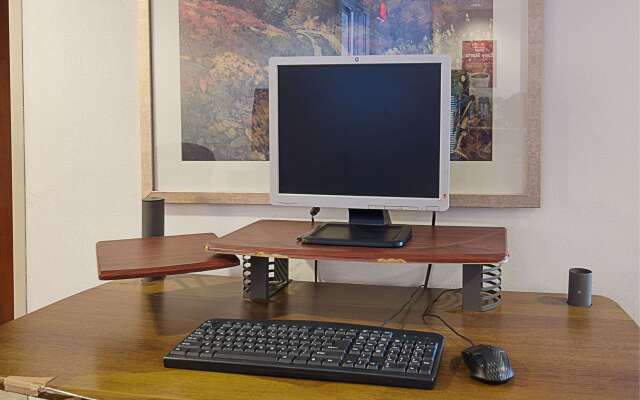 Econo Lodge Inn and Suites