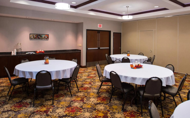 Holiday Inn Express Hotel & Suites Pittsburg by IHG