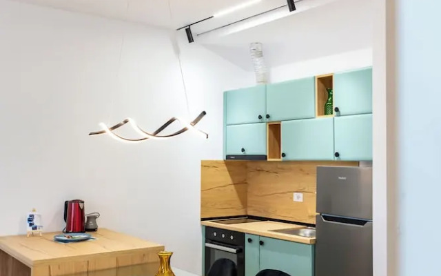 Tirent Apartment-Modern 1-Bedroom Stay Near Liqeni i Thatë