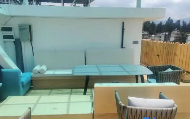 Beautiful crown Sea View Resort (Erhai flagship)