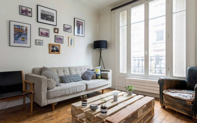 Beautiful And Bright 1 Bedroom Parisian Apartment