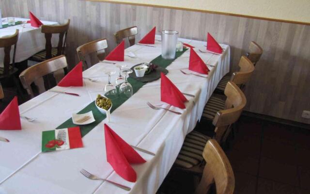 "Unter den Kastanien"