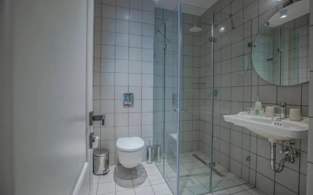 2BR apartment with 2 balconies in heart of the city