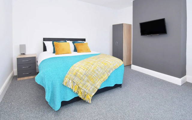 Townhouse @ 272 Walthall Street Crewe