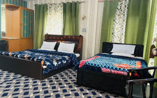Goroomgo Ameera Srinagar