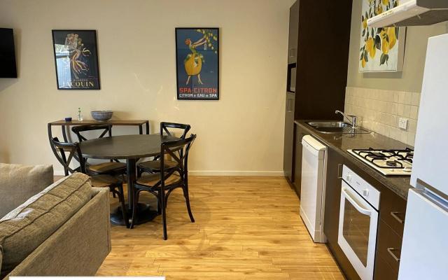 Adelphi Apartments 3 or 3A - Downstairs 2 Bedroom or Upstairs Studio with Balcony – Guest Rooms – Echuca