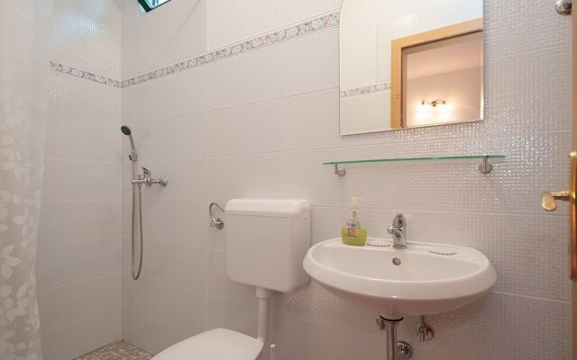 Spacious Apartment Krvavica