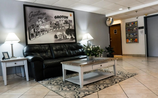 Super 8 By Wyndham Groton