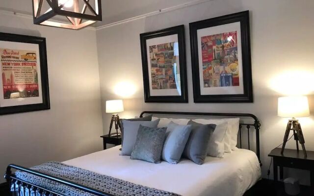 Hollidge House Apartments