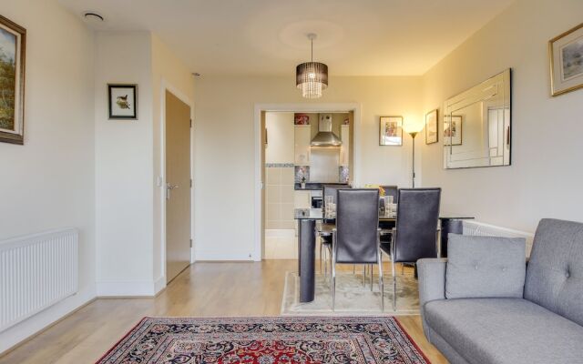 Modern Glenthorne Road Apartment