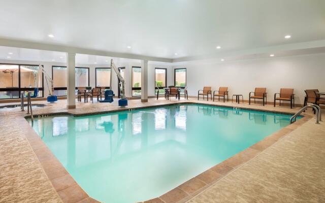 Courtyard by Marriott Lafayette Airport