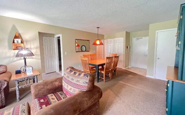 Charming 1BDR Condo w Golf Course View