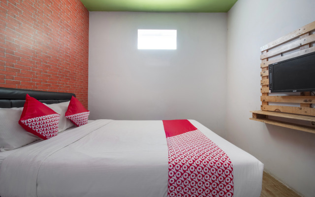 OYO 3283 Bwalk Hotel