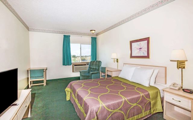 Super 8 by Wyndham Willcox
