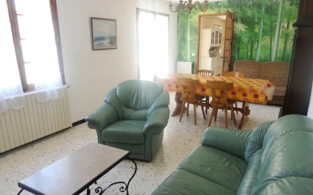 House With 2 Bedrooms in Saint-laurent-la-vernède, With Enclosed Garde