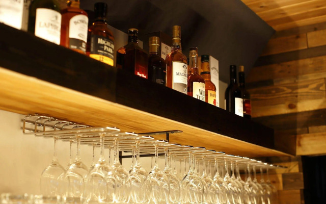 Kyou Bar Lounge & Inn