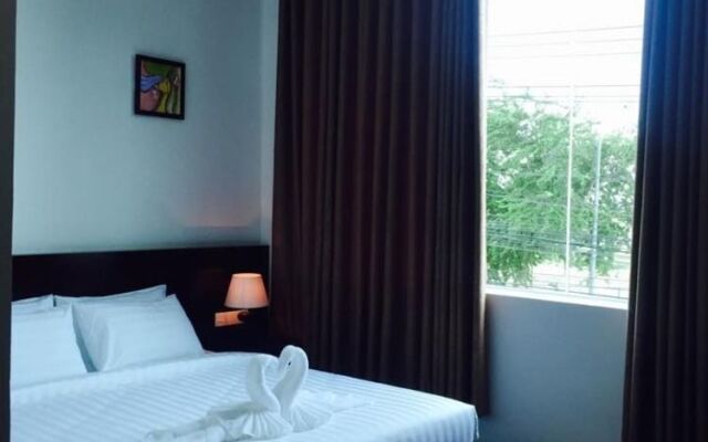 Golden Apple Hotel - Airport