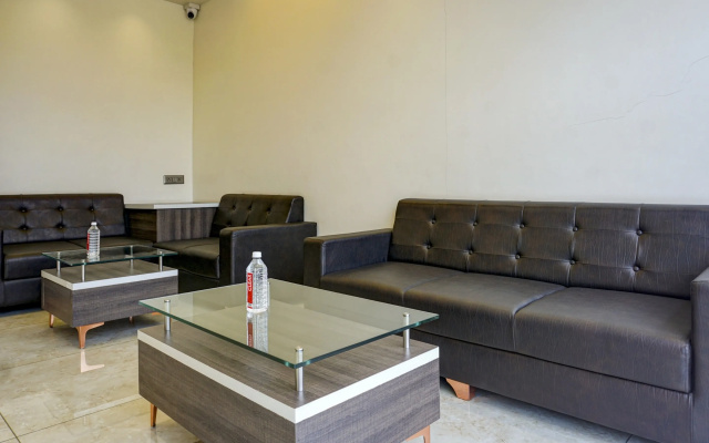 FabHotel Poona Royal