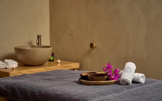 Adorno Beach Hotel & Suites