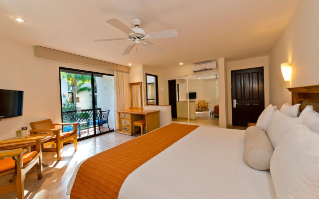 The Reef Playacar Beach Resort & Spa