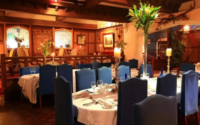 Danny Minnies Country House