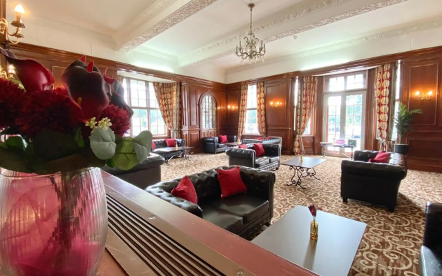 Russ Hill Hotel