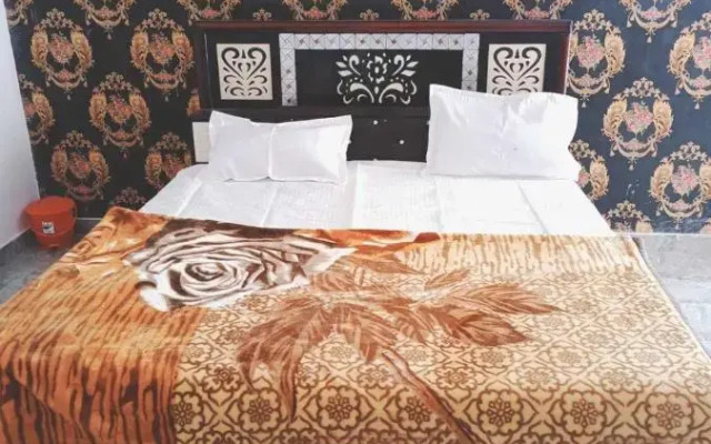 Oyo Flagship 80591 Hotel Tri Palace