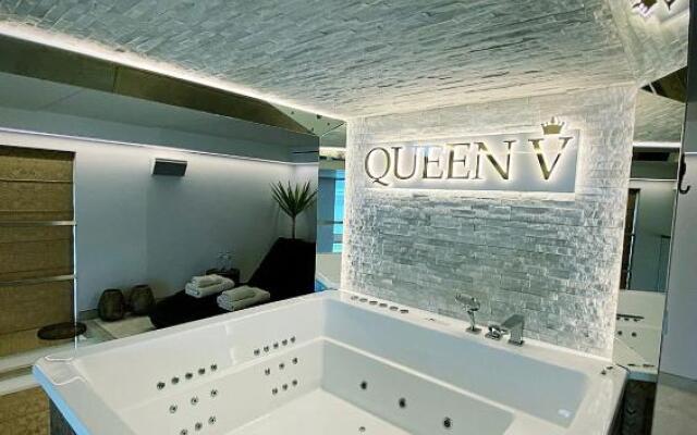 Luxury Queen V apartment with Jacuzzi