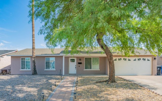 Phoenix Oasis w/ Outdoor Pool + Putting Green!