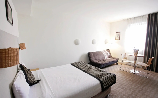 Golden Pebble Hotel
