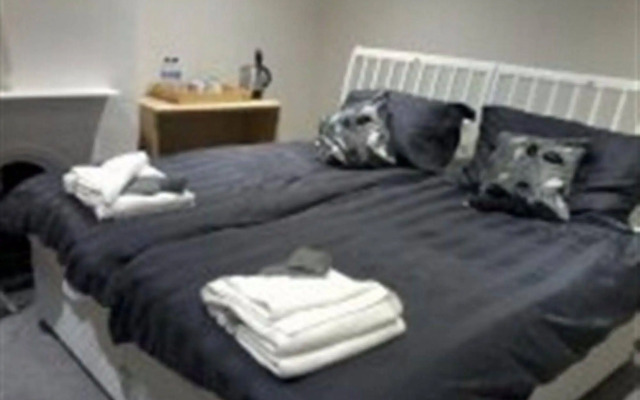 Barnes's Rest Bed & Breakfast & Caravan