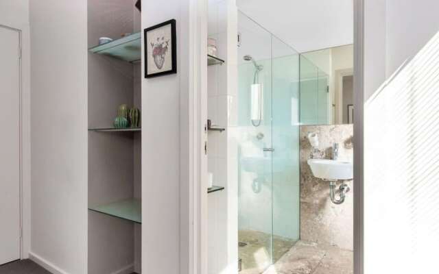 Contemporary Townhouse In Adelaide City