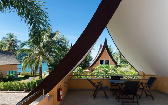 Boat House by Siam Royal Collection (Cbs Travel Asia)