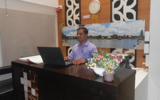Oyo 14455 Hotel Balaji Inn