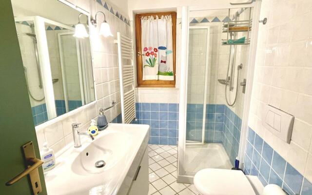 Villa in Posizione Panoramica-Villa Punta Pareti