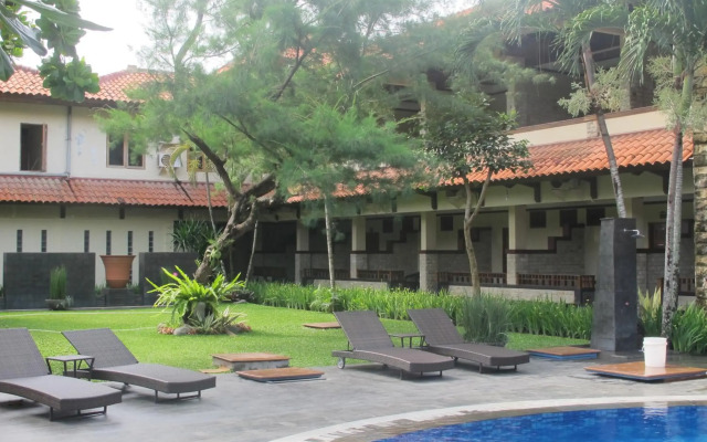 Surya Kencana Seaside Hotel