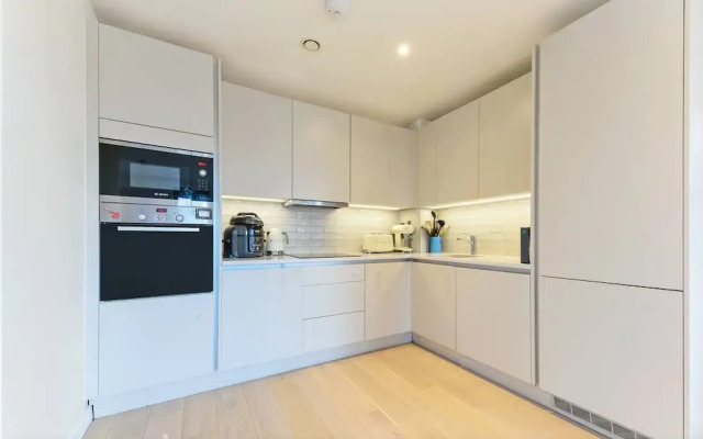 Lovely Luminous 3 Bed Flat, With Secure Ev Parkng
