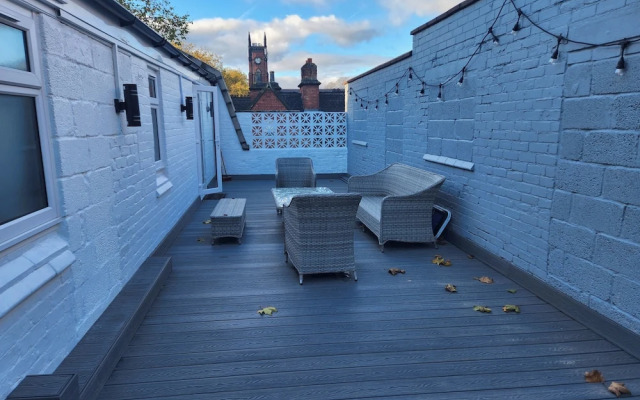 Derby City Centre Apartment With Roof Top Hot Tub