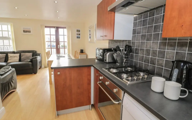 Whistle Stop Apartment