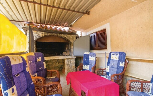 Stunning Home in Cavle With Wifi and 3 Bedrooms