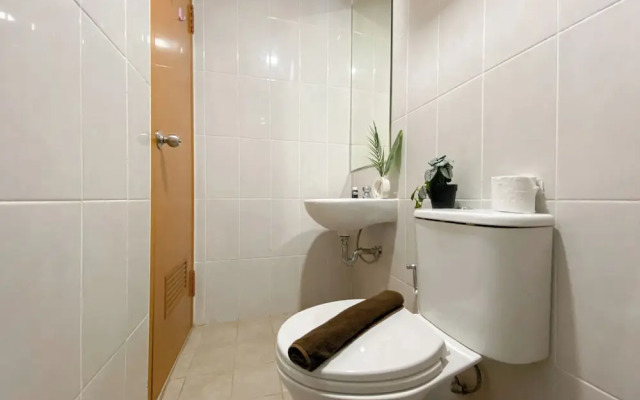 Minimalist And Cozy 1BR at Royal Heights Apartment