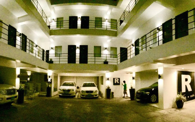 R Suites & Cafe