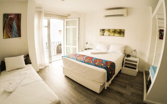 Gatto Blanco Party Hotel