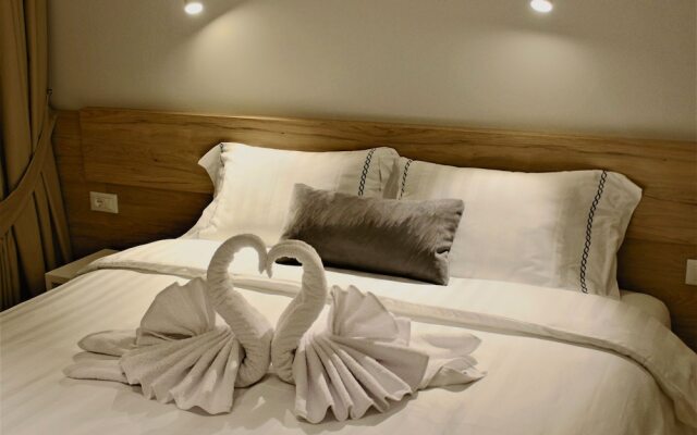 Lake Muse Apartments