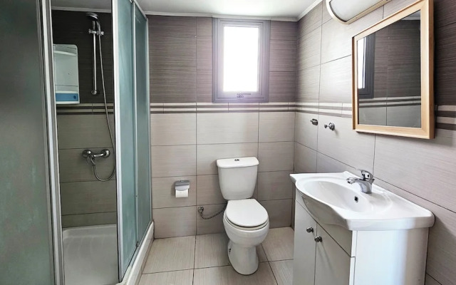 Phaedrus Living Ledras Residences 205