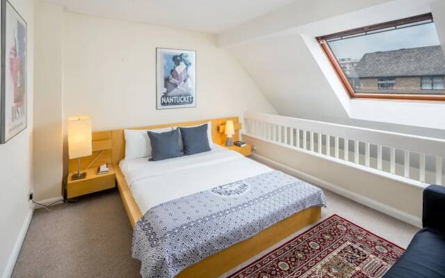 Beautiful 2bed House 6mins to Tube 2mins to Thames