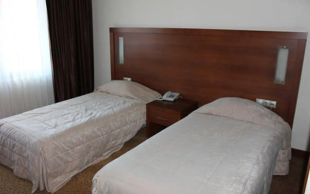 Paluri Hotel