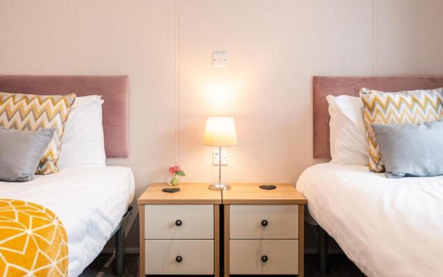 Lavender Lodge with Hot Tub